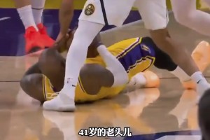 当41岁詹姆斯拼命鱼跃救球 你就知道他有多想拿下比赛！