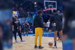 詹姆斯：我也旁听下！名场面：哈登指导韦德儿子招牌后撤步！