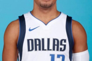 季后赛的第二年合作！尼克斯二人组职业生涯蓝底定妆照合集！